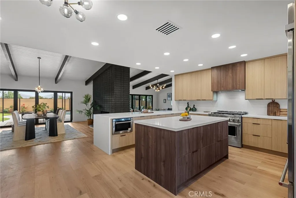 24201 Caris Street, Woodland Hills, California 91367 home-pic-17